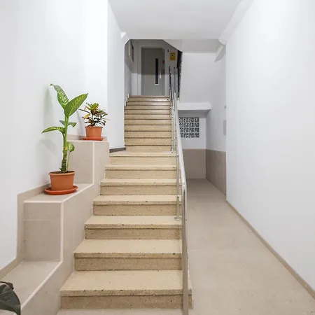 Appartamento Comfy Renovated Next To The *
